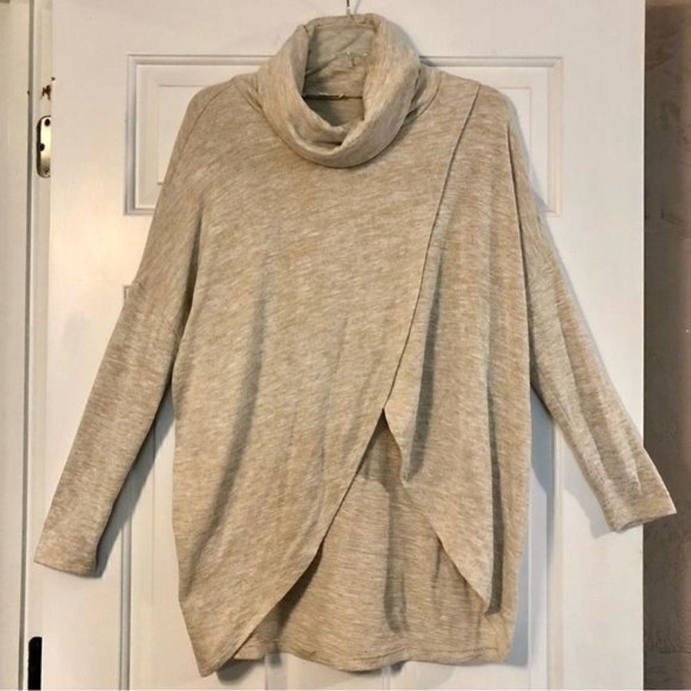 Wonderland by Orange Wrap Crowl Neck Sweater Size Small